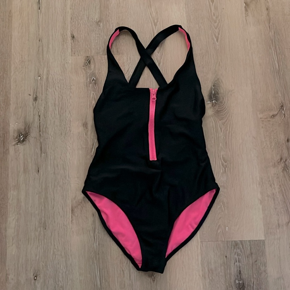 1980’s inspired hot pink and black swimsuit!